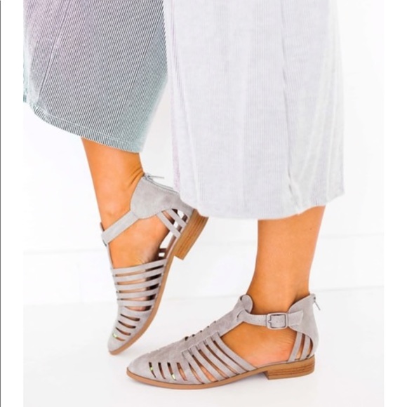 Ladies almond toe ankle buckle shoes. Taupe - Picture 4 of 4